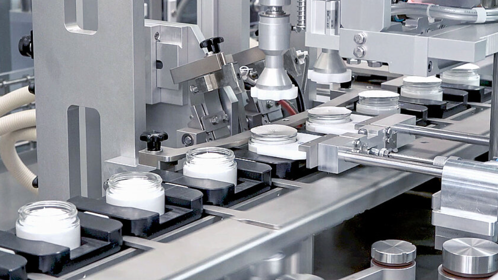 Private Label vs Custom Formulation: Which Is Right for Your Beauty Brand?